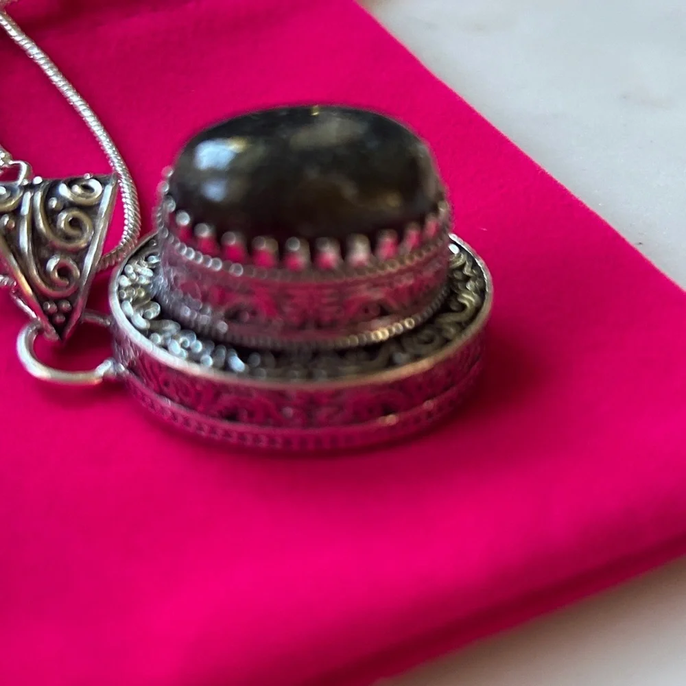 Vintage‎ dark brown black agate pendant with a sterling silver setting.